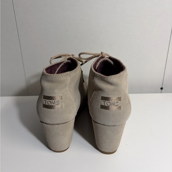 Toms Women's Taupe Lace-Up Wedges - Picture 8 of 13